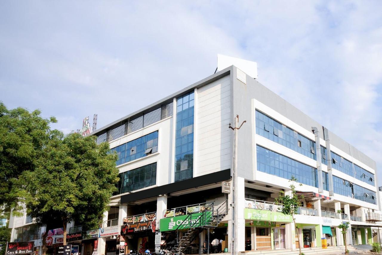 Hotel Hillton Gandhinagar Exterior foto
